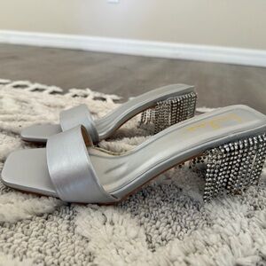 Chic Silver Heeled Sandals with Rhinestone Accents